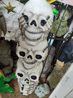 Large See No Evil Hear no evil speak no evil skull Tower