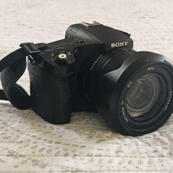 Sony Cyber-shot DSC-RX10 IV 20.1MP 4K Digital Camera with 25x zoom