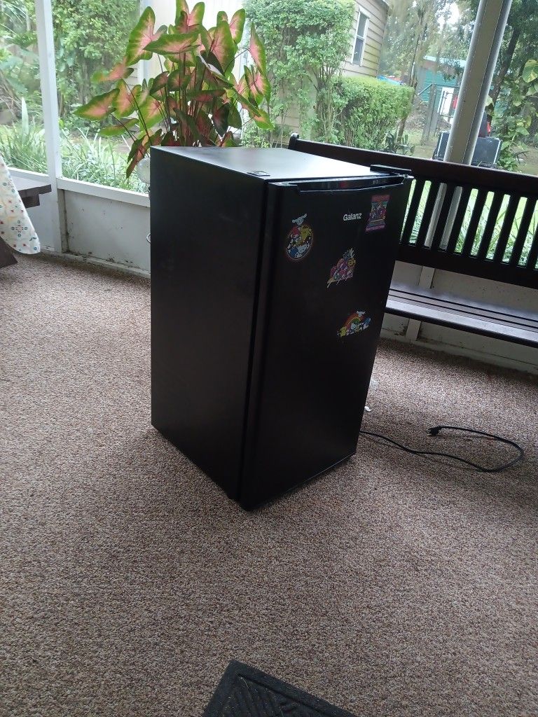 Galanz Mini Fridge With Freezer