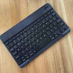 Bluetooth iPad Keyboard 