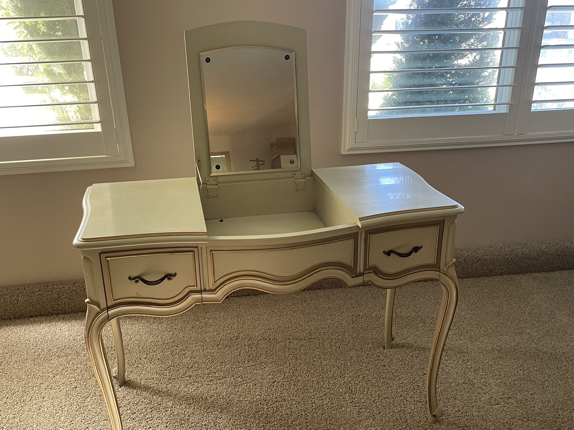 Antique Vanity With Chair