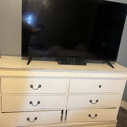 White Bedroom Set (3 Pieces)