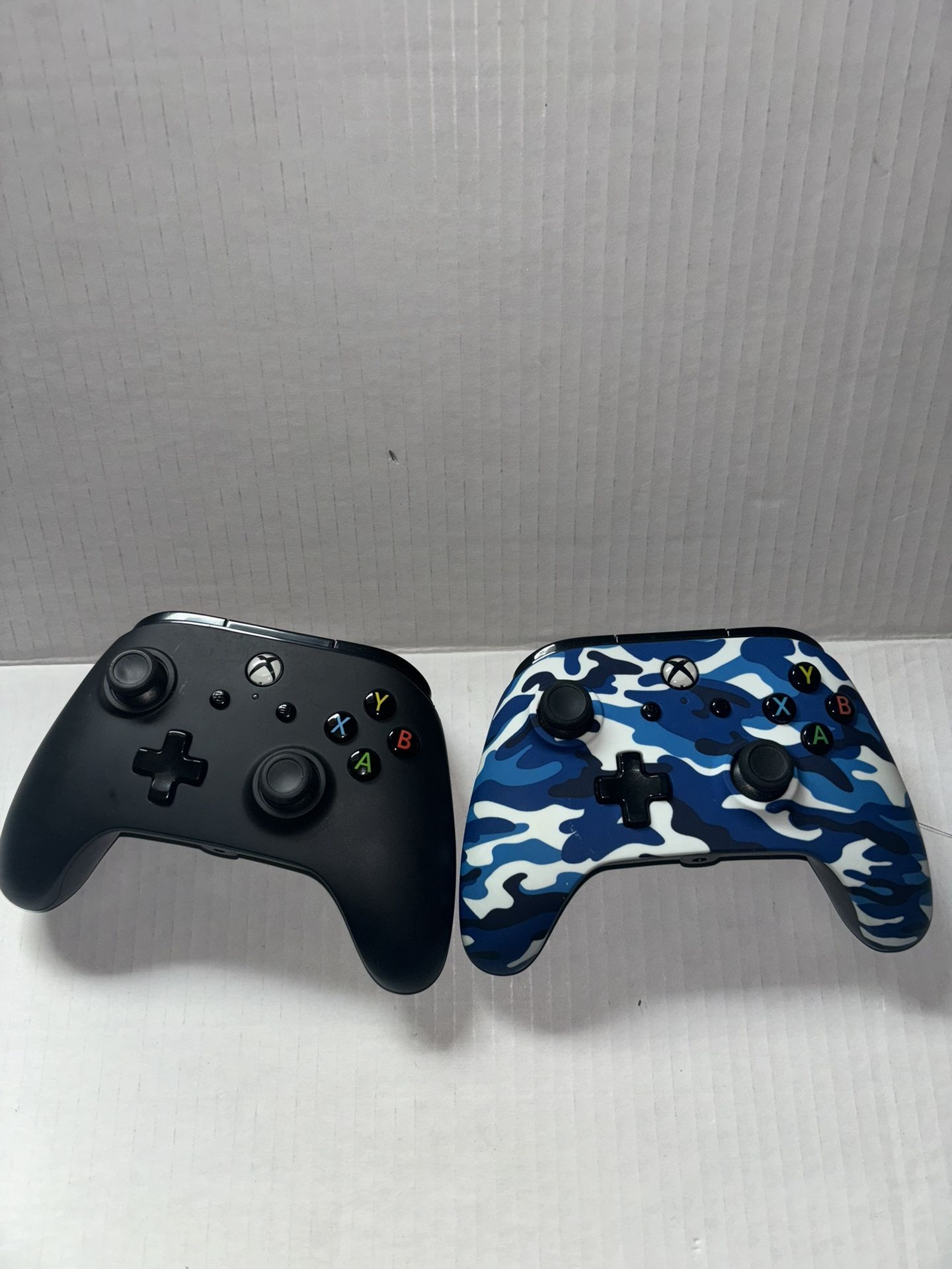 2 Xboxone Wired Controllers