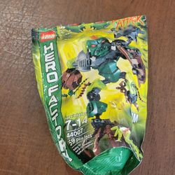 Lego 44007 Hero Factory Brain Attack OGRUM New sealed polybag. The seal 
was slighlty damaged but bag never been open, please see the photos. Age 
7-1