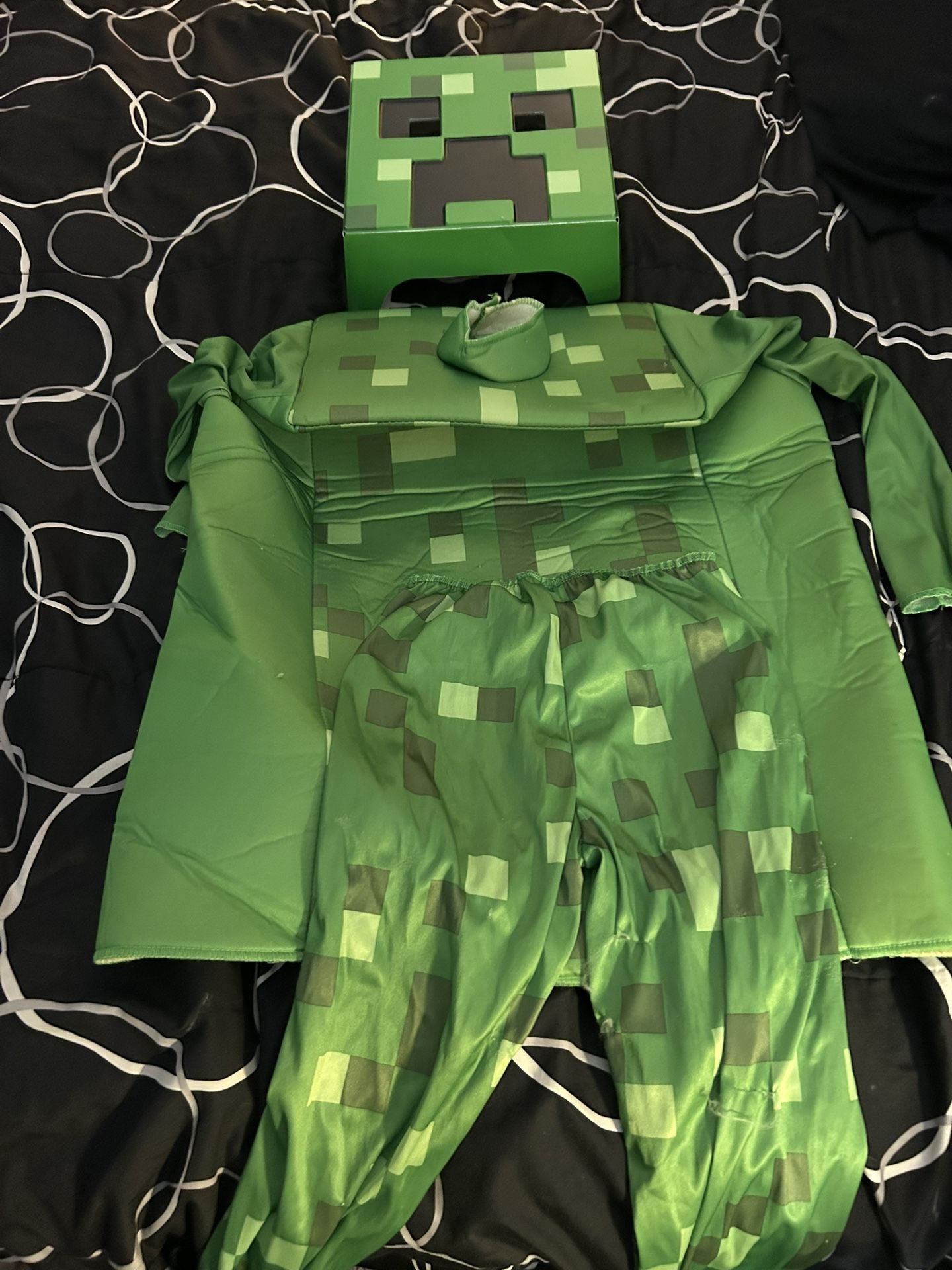 Halloween Costumes 