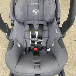 Uppababy Mesa Max Car seat And base 
