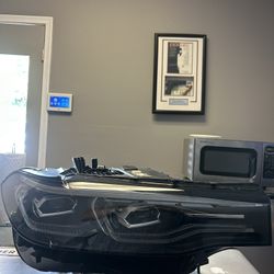 BMW X7 G07 OEM RIGHT PASSENGER LED HEADLIGHT HOUSING (BROKEN UPPER TAB) 2019-2022