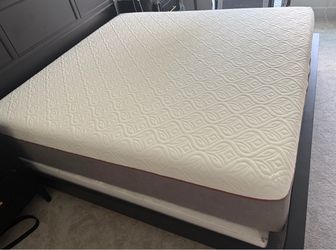Like new King size Sleep Science 14" Copper Memory Foam Collection