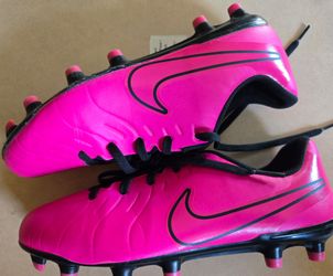 Nike Tiempo Legend Youth Girls size 4.5Y Pink football Soccer cleats.
