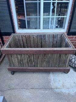Raised Vegetable Plant Bed