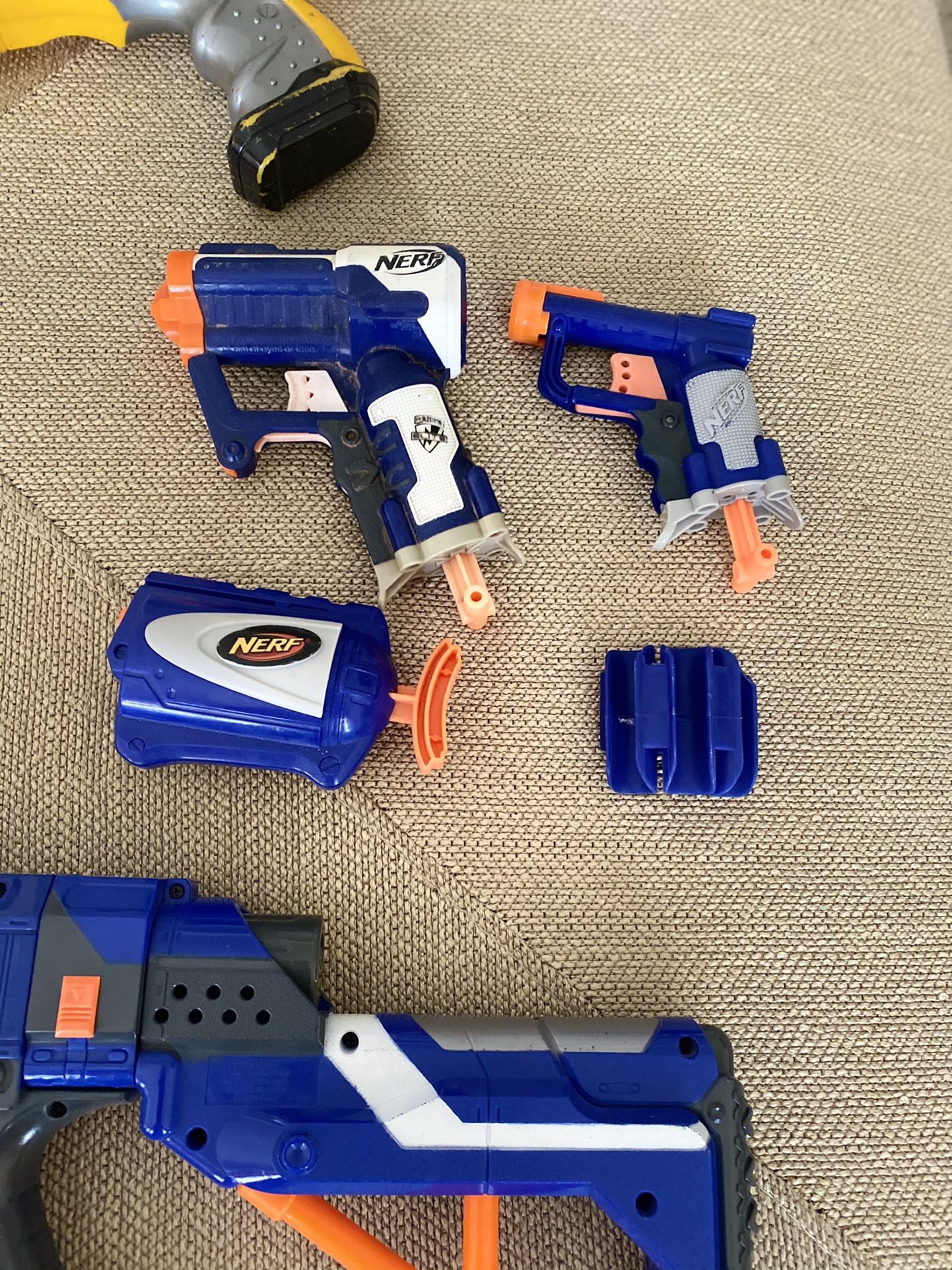 8 Nerf Guns