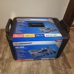 250-PIECE 
MECHANICS TOOL SET