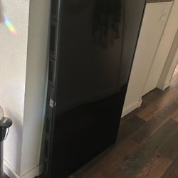 60” TCL TV Works Perfect With Wall Mount. 