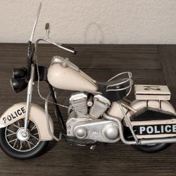 Vintage Metal Police Motorcycle Sculpture – 1978 Electra Glide Style