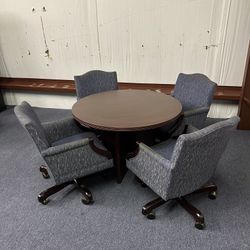 Patterned Office Chair With Table