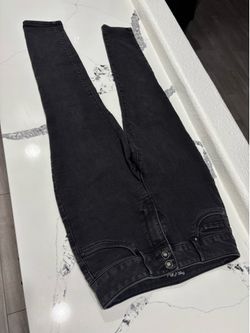 Young & modern size 12p inseam is 25 inch stretch