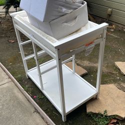 Free baby Changing Table 