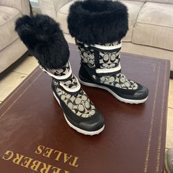 Authentic Coach snow boots Size 10