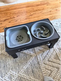 Adjustable slow feeder for dogs