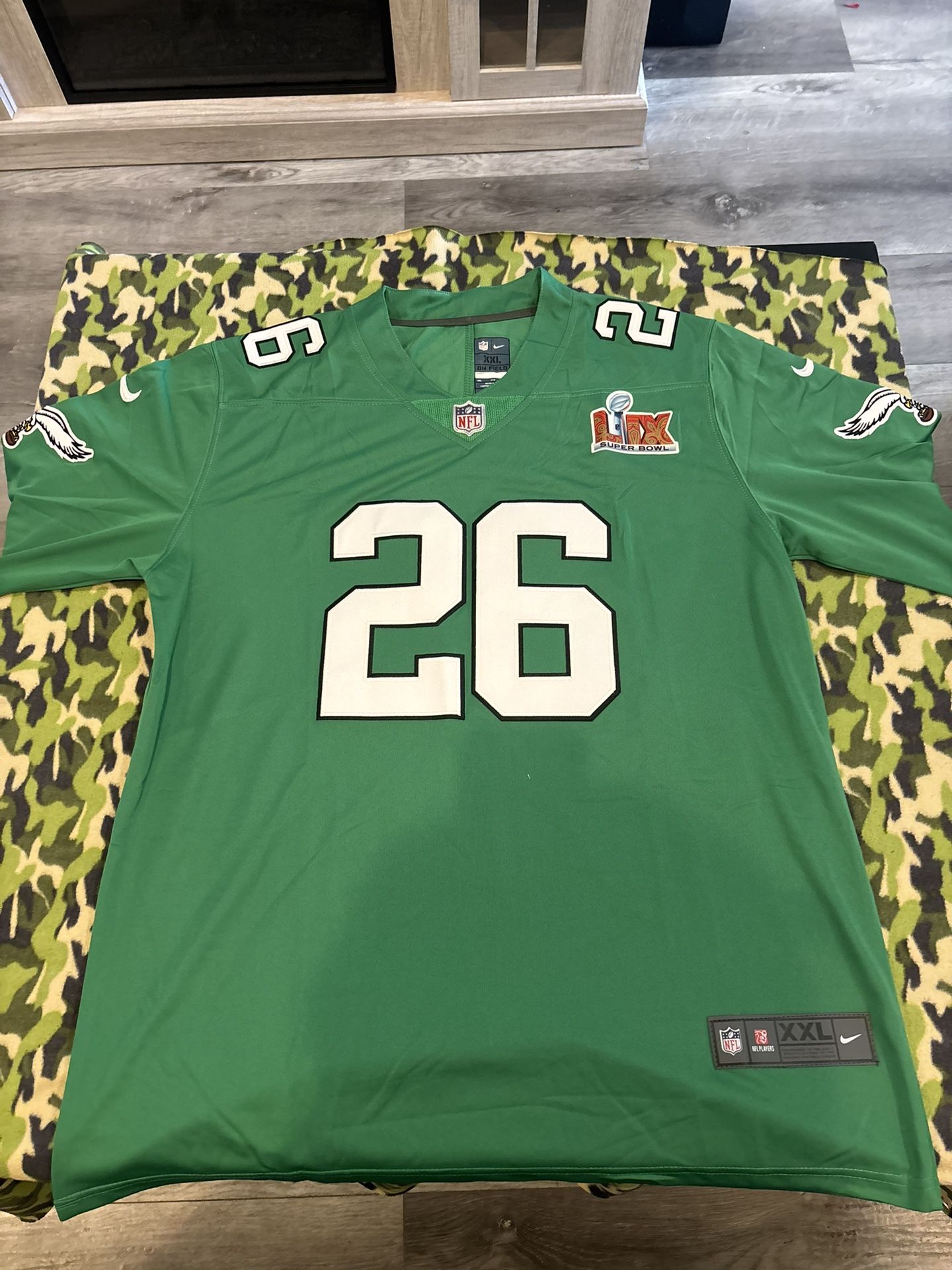 Philadelphia Eagles Saquon Barkley #26 Size Large Kelly Green Jersey