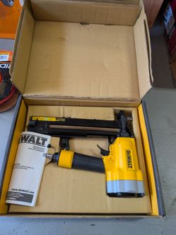 DEWALT Corded Pneumatic 16-Gauge 1 in. Crown Lathing Stapler – New