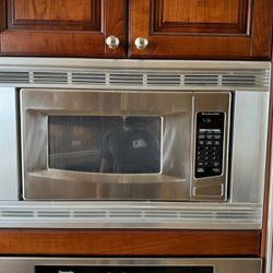 KitchenAid 1100W Microwave with Trim Kit