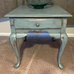 Great Little End Table!
