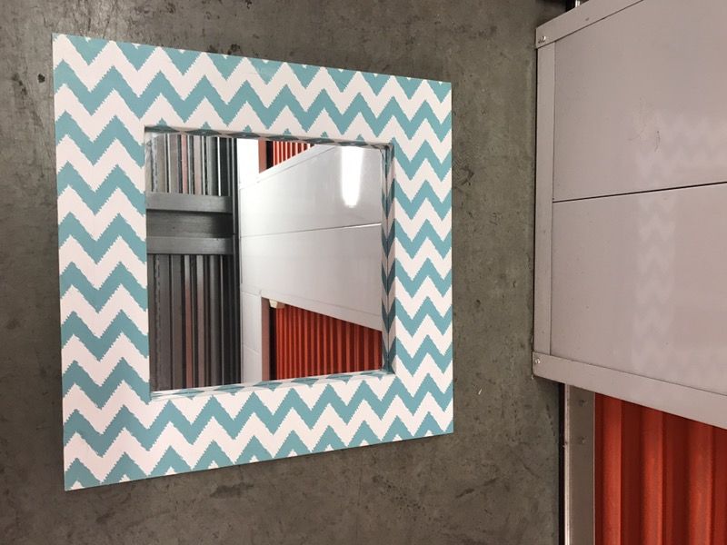 Mirror picture...like new