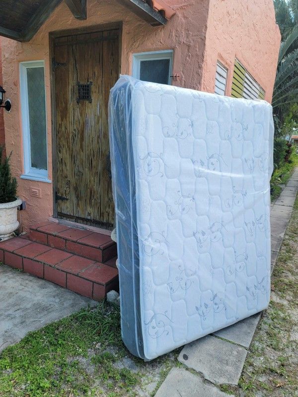 NEW Pillowtop QUEEN mattress & BOX spring. Bed frame not included on offer