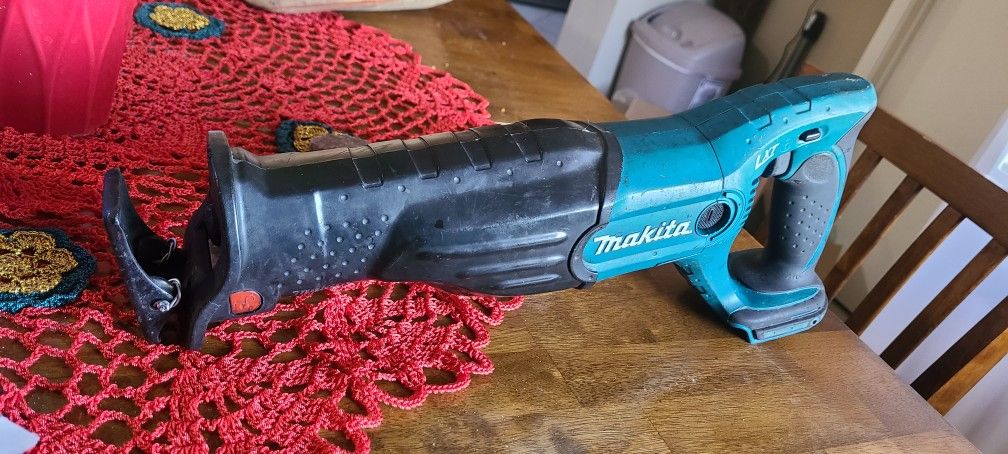 Makita Sawzall XRJ03 18V Used