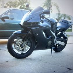 Honda Cbr F4 (f4i Body Swap As Well As Tail Swap ) 