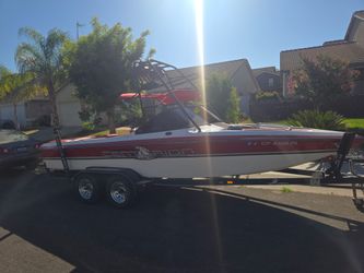 2000 Ski Centurion Boat