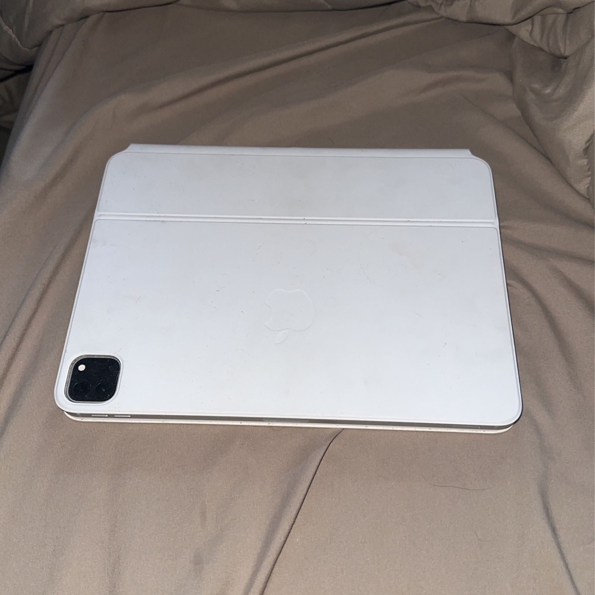 iPad Pro 2021 With Apple Keyboard