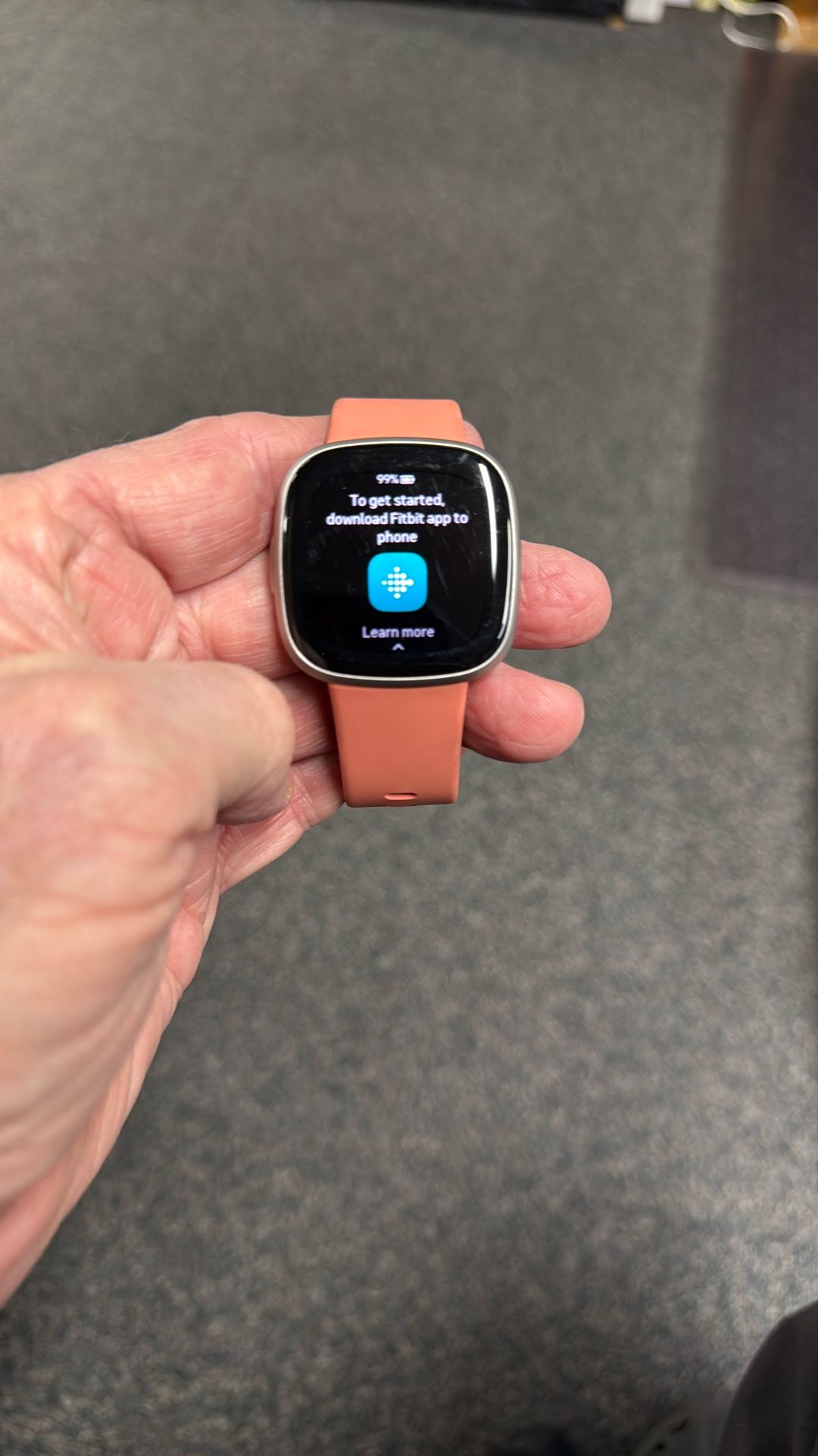 Fitbit Versa 4 w/ Band & Charger
