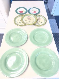 Lot of 9 ceramic dinner plates
