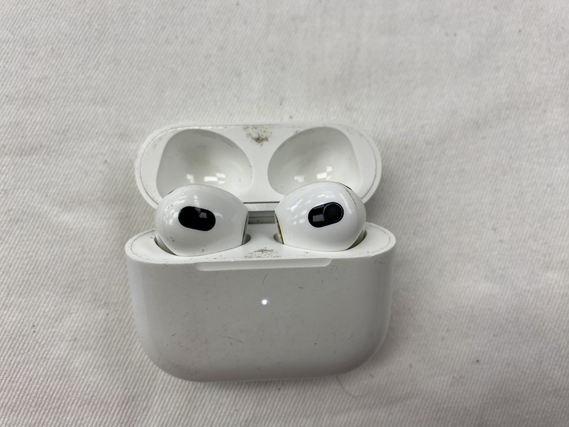 Apple AirPods (3rd Generation) Earbuds