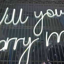 Neon Sign "Will You Marry Me?"