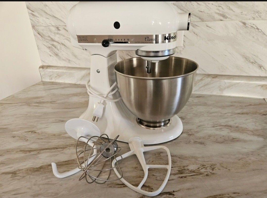 Kitcen Aid Classic Stand Mixer. Brand New Never Used.