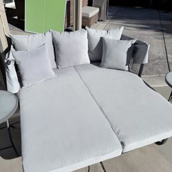 Outdoor Daybed With Retractable Canopy