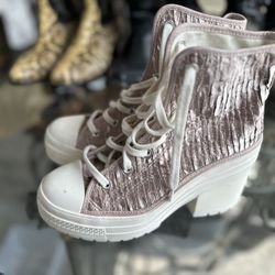 Converse Size 8 Almost New