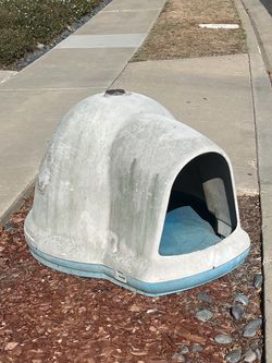 Free Dog House