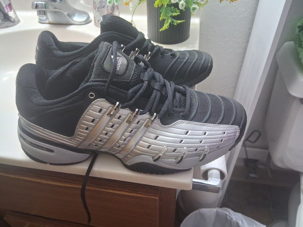 Adidas. 10/5