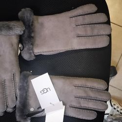 Female Medium UGG Gloves Brand New