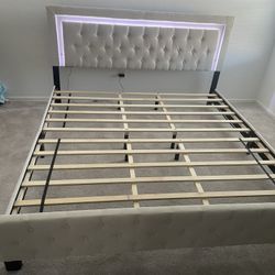 BRAND NEW KING SIZE PLATFORM BED FRAME 