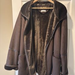 Woman’s Large Winter Coat. Excellent Condition. From Little Traveler In Geneva