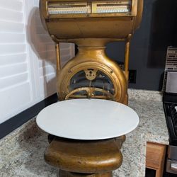 Toledo Antique Weight Machine. Working Comdition