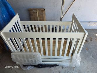 Baby bed with bottom drawer- screws are missing