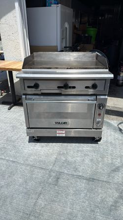 5 Months Used - HD RANGE, 36", THERMOSTATIC GRIDDLE Vulcan Model No. VGMT36S