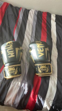 16 oz venom boxing gloves black and gold