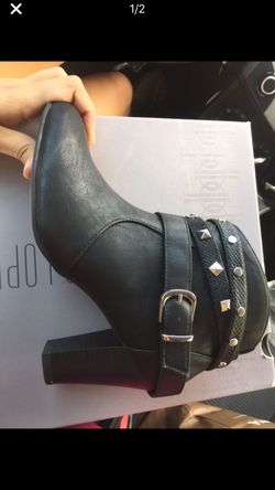 Jennifer Lopez Black ankle boots